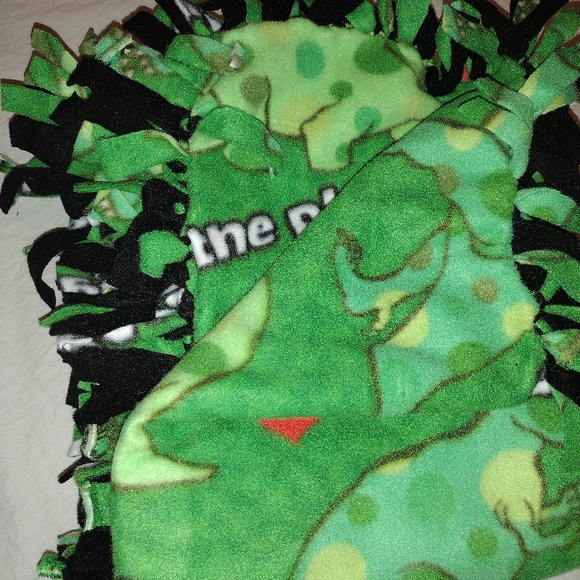 Hand made tasseled blanket - Picture 5 of 5